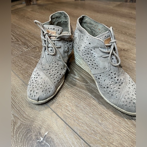 TOMS Laser cut Suede Wedge Booties • Espadrille - Picture 2 of 13